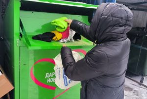 Россияне чаще всего сдают в баки для текстильных отходов джинсы и детскую одежду